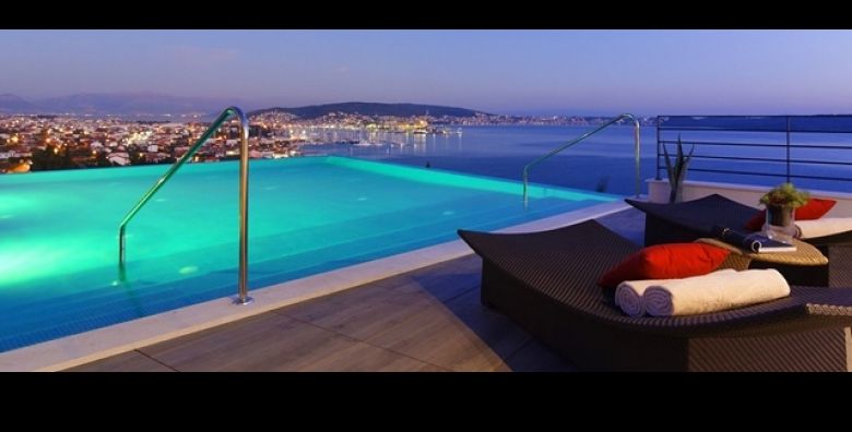 Jesenski SPA odmor s pogledom na more u luksuznom Hotelu Ola 4 u Segetu Donjem kraj Trogira  1 ili 2 nocenja na bazi buffet dorucka uz wellness sve za 2 osobe 