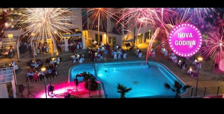 Docekajte Novu Godinu u luksuznom Hotelu Premantura Resort 4 na jugu Istre uz 2 ili 3 nocenja s polupansionom za 2 osobe opustanje u jacuzziju i saunama i novogodisnju veceru uz zivu glazbu 