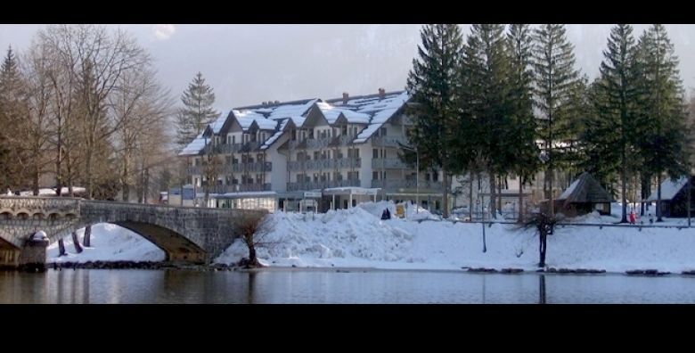 Bajkoviti odmor u Bohinju uz 3 dana i 2 nocenja s doruckom u Hotelu Jezero 4  kupanje u bazenu slatko iznenadjenje koktel dobrodoslice a sve za 2 osobe  