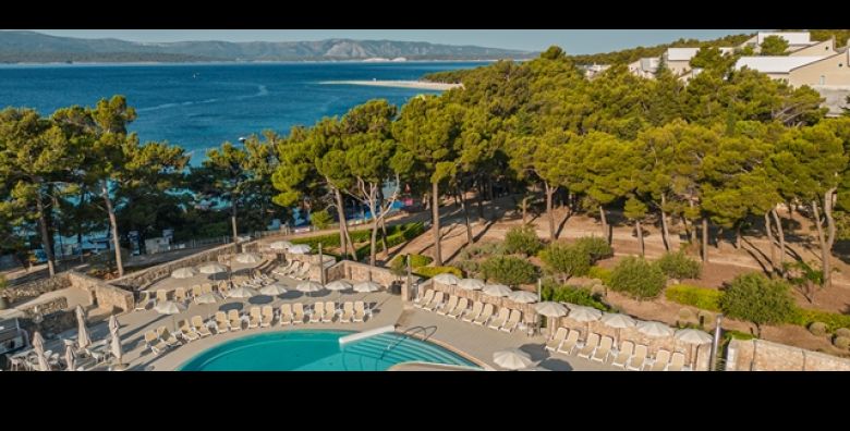 PROLJECE na Zlatnom ratu Hotel Elaphusa: 2 ili 3 nocenja POLUPANSION za 2 osobe ili 2 2 djece Soba MORSKA STRANA gratis SPA i najljepsa plaza Osigurajte svoj OBITELJSKI odmor na Bracu 