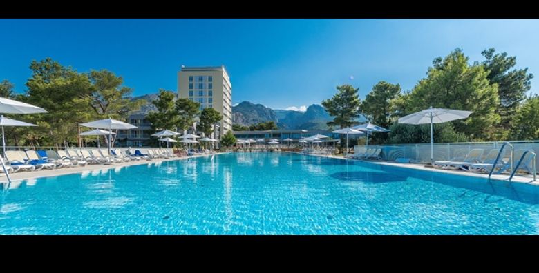 POCETAK SVIBNJA u Starigrad Paklenici uz 2 ili 3 nocenja s POLUPANSION u Bluesun Holiday Villageu Alan za dvije osobe ili obitelj s dvoje djece do 13 99 godina Savrsen spoj PLANINE I MORA 