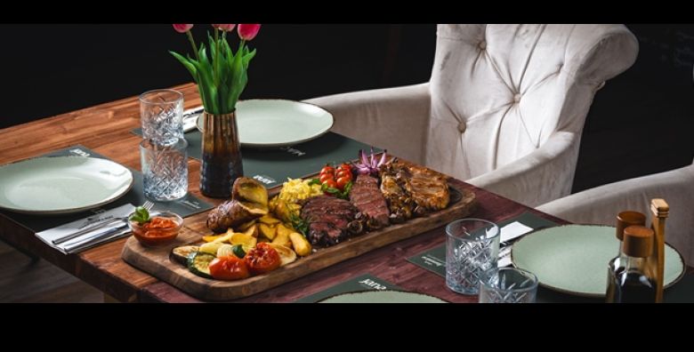 GRILL SPEKTAKL U SESVETAMA Novi restoran Magazinska klet donosi legendarne plate Leskovacki voz za 2 ili 4 osobe vec od 35 € Dodjite u hotel Phoenix na vrhunski ROSTILJ i zivu MUZIKU vikendom 