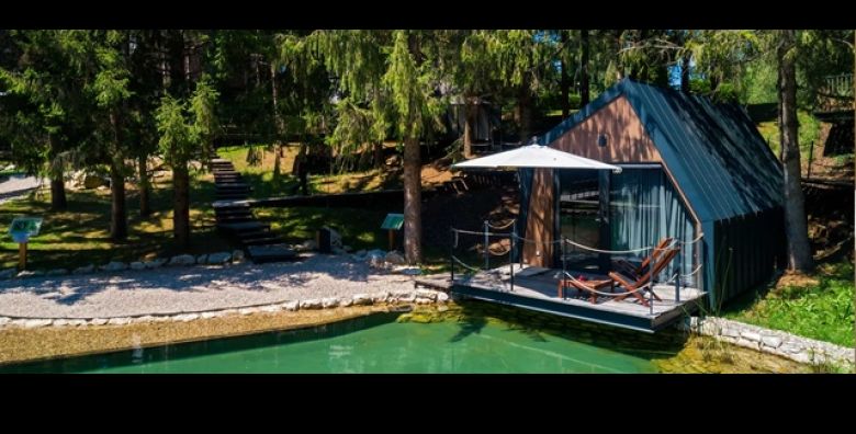 Plitvice Holiday Resort 4 : 2 nocenja s DORUCKOM za 2 osobe u carobnim KUCICAMA uz jezeru Ukljucen 1h mini golfa GRATIS  20posto popusta na wellness Dozivi BAJKU na Plitvicama uz super popust 