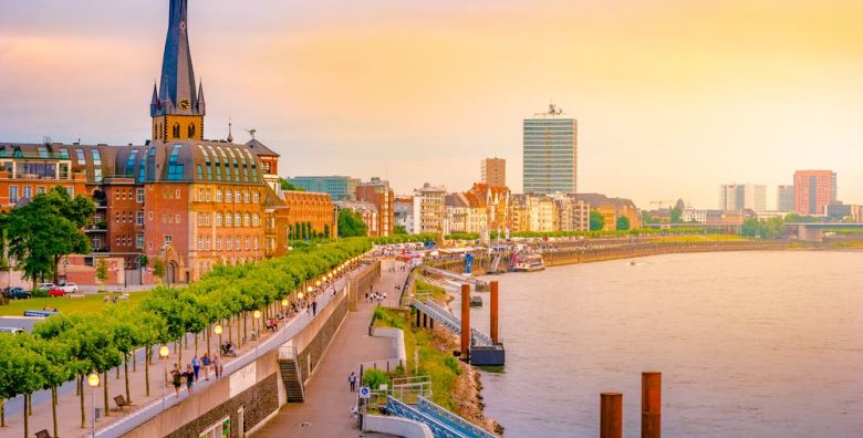 A O Düsseldorf Hauptbahnhof Düsseldorf Njemacka  155 €