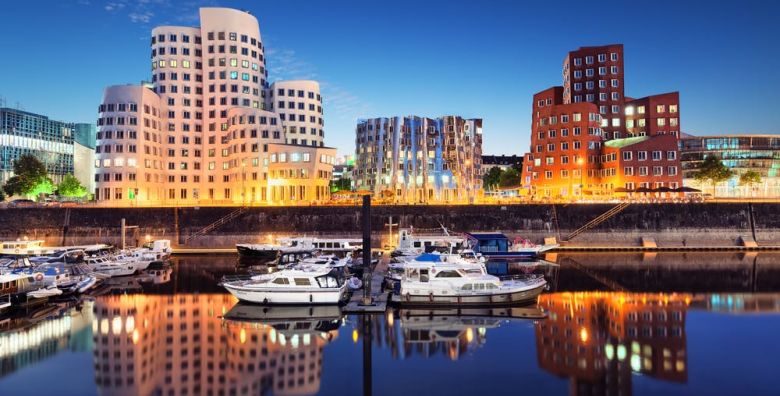 A O Düsseldorf Hauptbahnhof Düsseldorf Njemacka  232 €