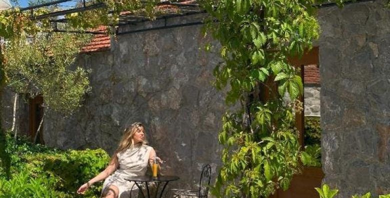 Hotel Opera  Odmor u bungalovima Prijevor Jaz Crna Gora  319 €