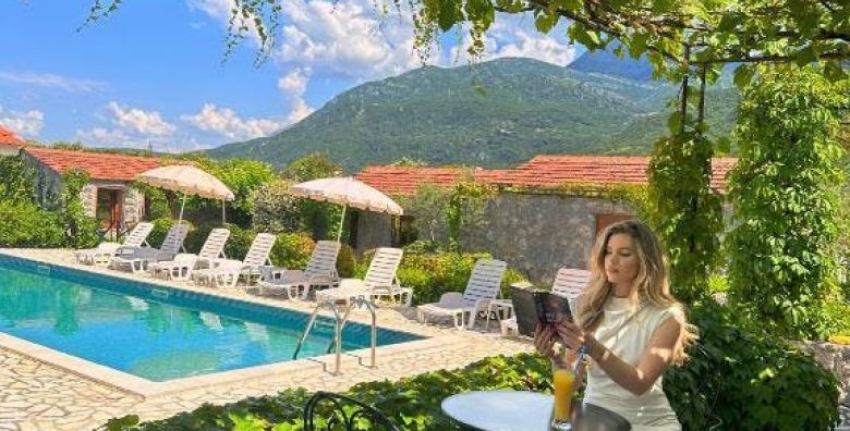 Hotel Opera  Odmor u bungalovima Prijevor Jaz Crna Gora  739 €