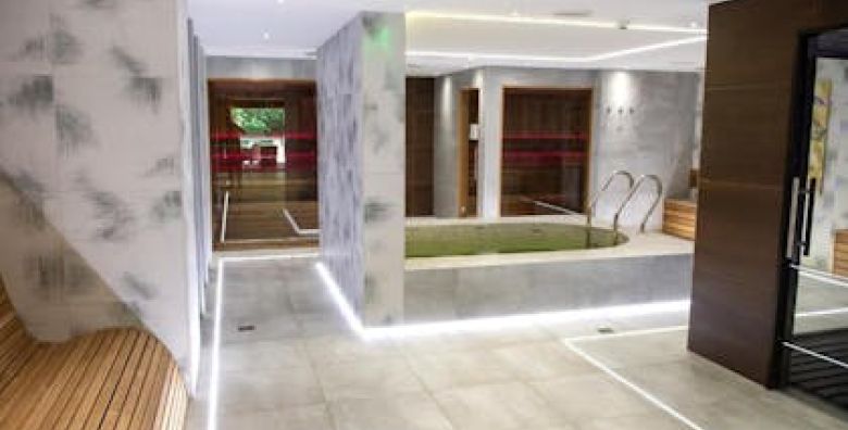 Hotel Azúr  Odmor u Superior obiteljskoj sobi  Siofok Madjarska  512 €