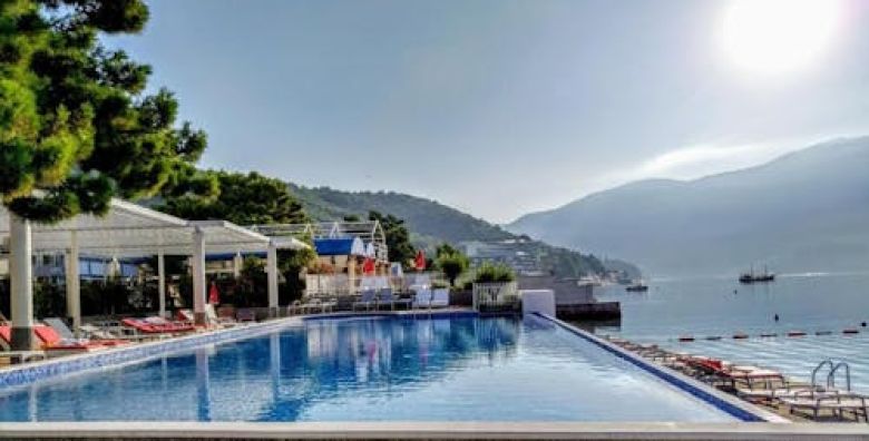 Hotel Delfin  All inclusive odmor u Bijeloj Bijela Crna Gora  720 €