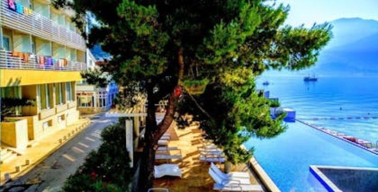 Hotel Delfin  All inclusive odmor u Bijeloj Bijela Crna Gora  1200 €