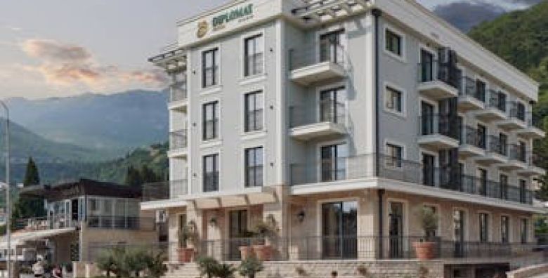 Hotel Diplomat  Odmor uz more Budva Crna Gora  223 €