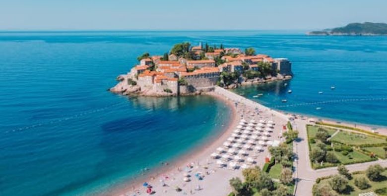 Hotel Diplomat  Odmor uz more Budva Crna Gora  375 €