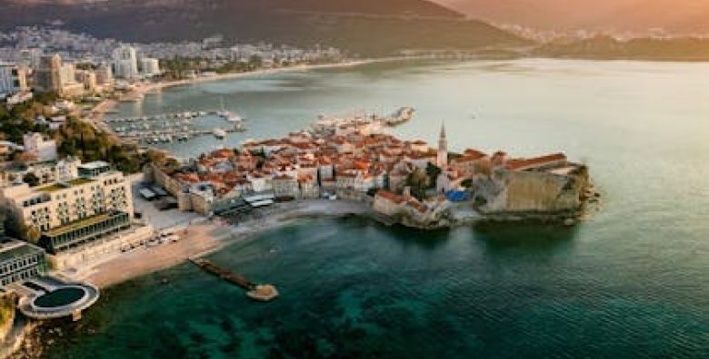 Hotel Diplomat  Odmor uz more Budva Crna Gora  860 €