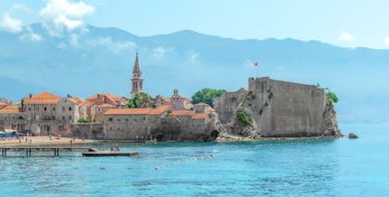 Hotel Diplomat  Odmor uz more Budva Crna Gora  570 €