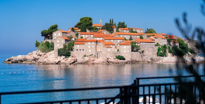 Hotel California by Aycon  Odmor u Crnoj Gori Sveti Stefan Crna Gora  300 €