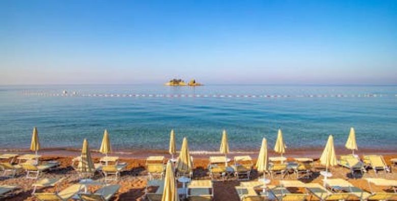Hotel Palas Petrovac  Jesen na budvanskoj rivijeri Petrovac Crna Gora  375 €