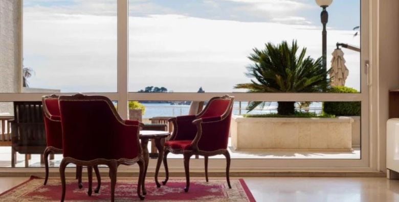 Hotel Palas Petrovac  Prvosvibanjski praznici na budvanskoj rivijeri Petrovac Crna Gora  488 €