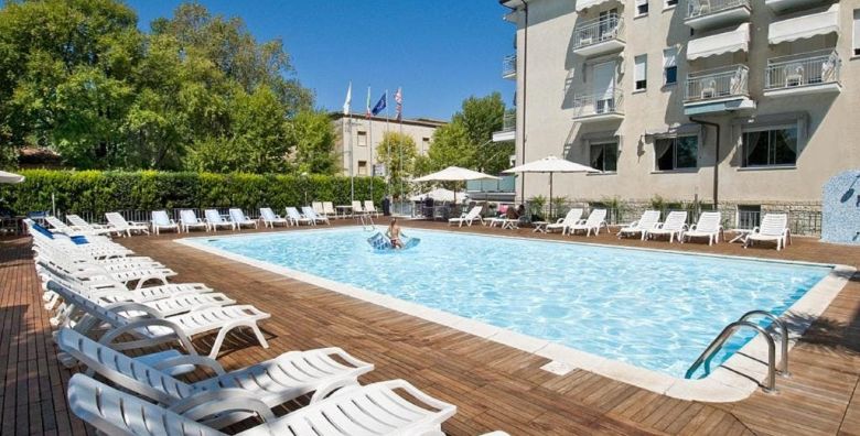 Hotel St Moritz  Odmor uz talijansku obalu Rimini Italija  906 €