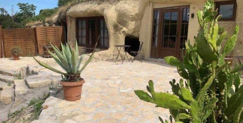 Sirocave Cave Apartments  Opustanje u jedinstvenim apartmanima u pravoj spilji Sirok Madjarska  201 €