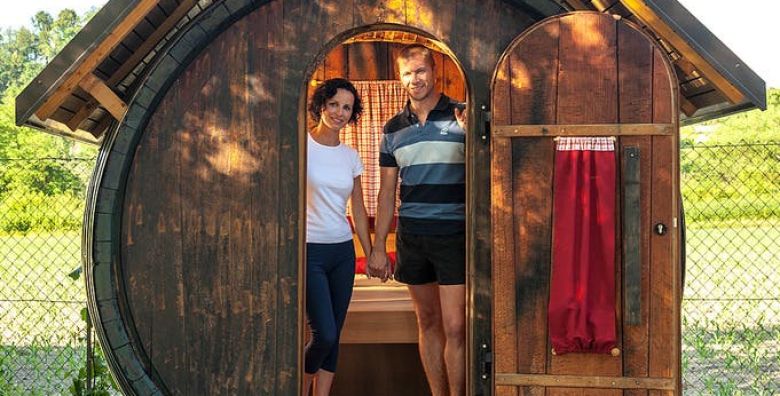 Glamping Vinska Vas  Glamping u vinskim bacvama i kupanje u Termalnom parku  Ptuj Slovenija  99 €