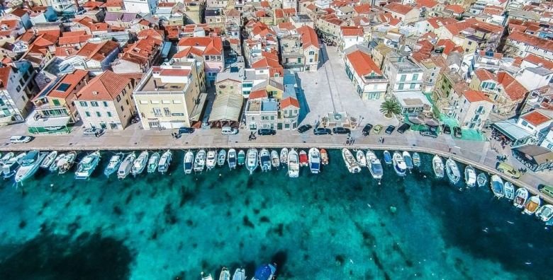 Apartmani Villa Oaza  Kraj ljeta u Vodicama  Apartman Bor Vodice Dalmacija Hrvatska  336 €