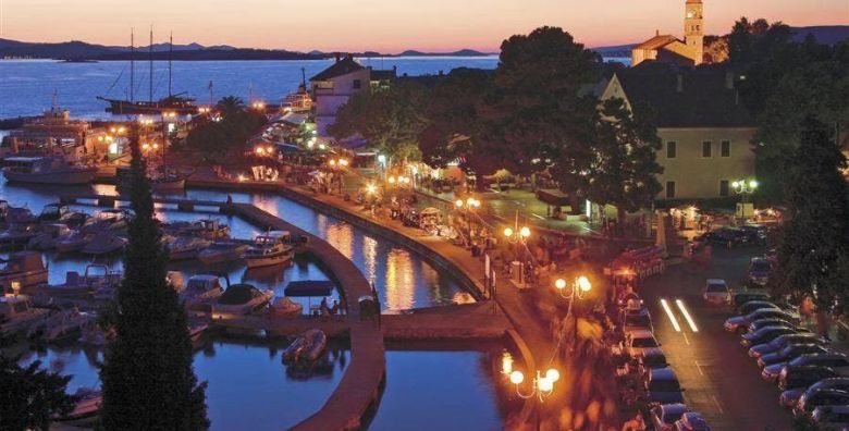 Villa Adriatic  Jesen udvoje u Biogradu na Moru Biograd na Moru Dalmacija Hrvatska  210 €