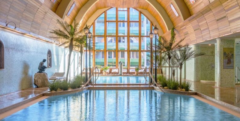 NaturMed Hotel Carbona  Obiteljski wellness odmor Heviz Madjarska  355 €