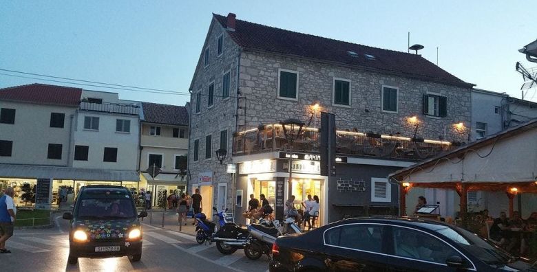 Apartmani Mateo  Kraj ljeta i jesen u Vodicama Vodice Dalmacija Hrvatska  142 €