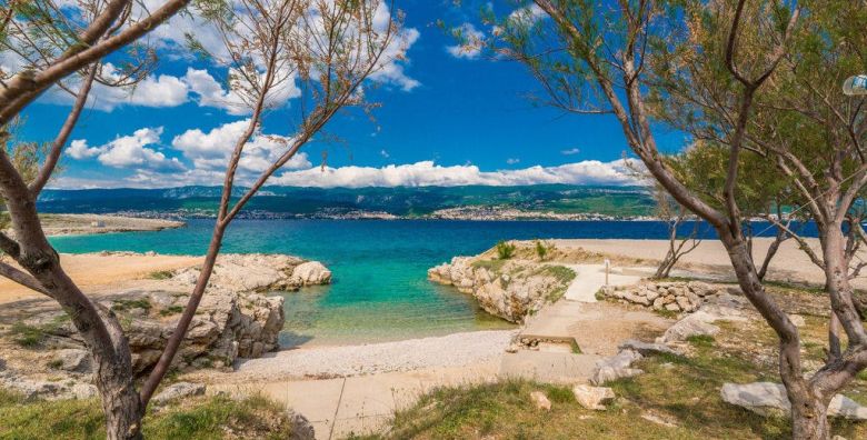 Kamp Tiha Silo  Jesenski odmor na Krku Silo otok Krk Hrvatska  175 €