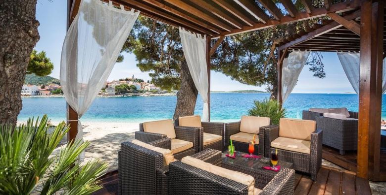 Hotel Zora  Obiteljska jesen u Dalmaciji Primosten Dalmacija Hrvatska  200 €