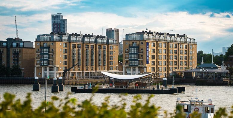 A O London Docklands Riverside London Ujedinjeno Kraljevstvo  84 €