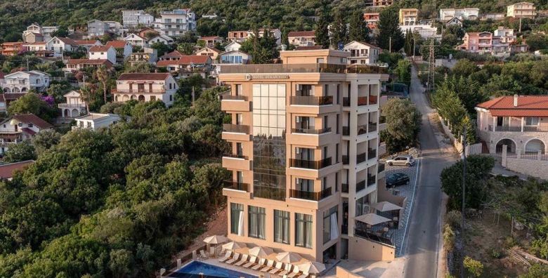 Hotel D iman  Vrhunski odmor  Dobre Vode Crna Gora  139 €