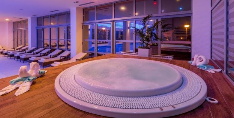 Hotel Katarina  Bogat obiteljski wellness paket Selce Hrvatska  342 €