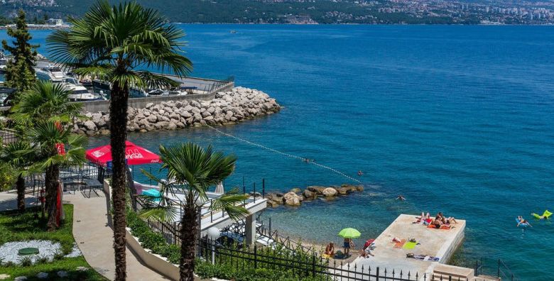 Hotel Domino  Carobna Opatija u jesen i zimu za obitelji  Opatija Hrvatska  350 €