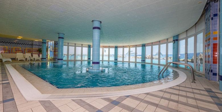 Hotel Marina  Jesenski odmor u hotelu tik uz more Selce Hrvatska  229 €