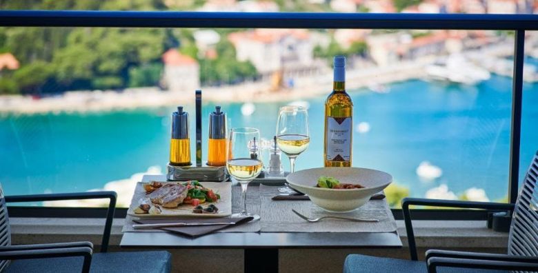 Hotel Adria  Romanticna zima u Dubrovniku Dubrovnik Dalmacija Hrvatska  590 €