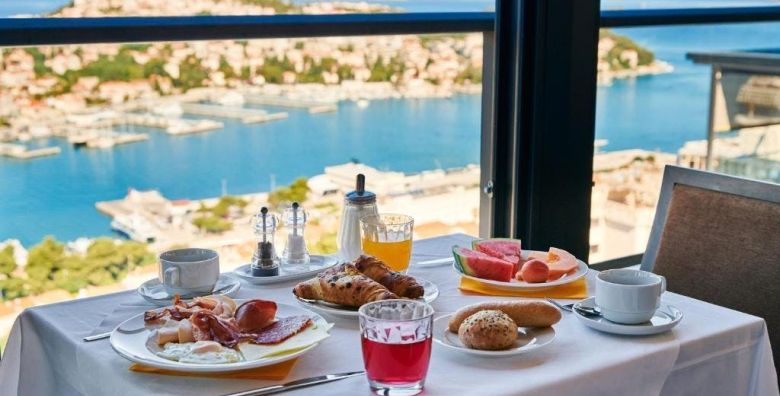 Hotel Adria  Obiteljski zimski odmor u Dubrovniku Dubrovnik Dalmacija Hrvatska  380 €