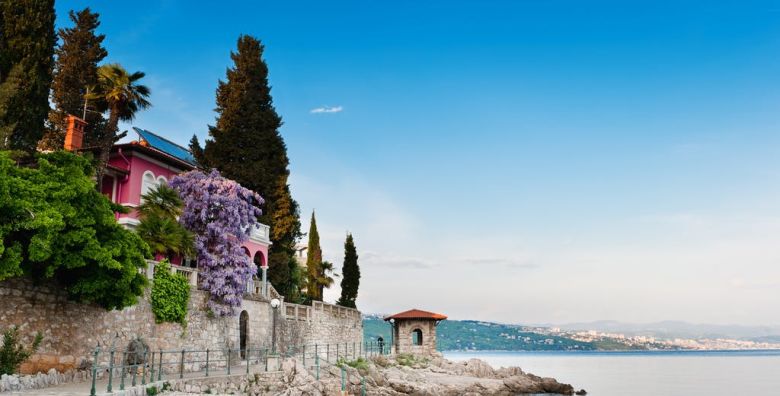 Apartmani Kestenovi dvori  Odmor na Opatijskoj rivijeri Lovran Hrvatska  45 €