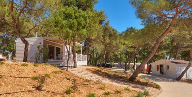 Kamp Cikat  Odmor na Malom Losinju uz koristenje unutarnjeg bazena Mali Losinj Hrvatska  258 €