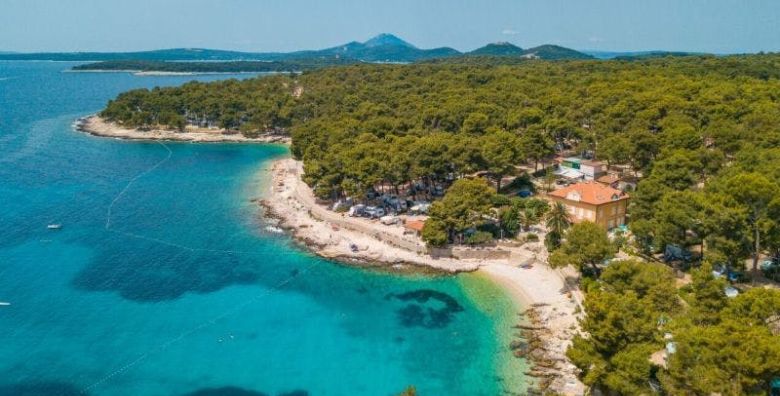 Kamp Cikat  Odmor na Malom Losinju uz koristenje unutarnjeg bazena Mali Losinj Hrvatska  315 €