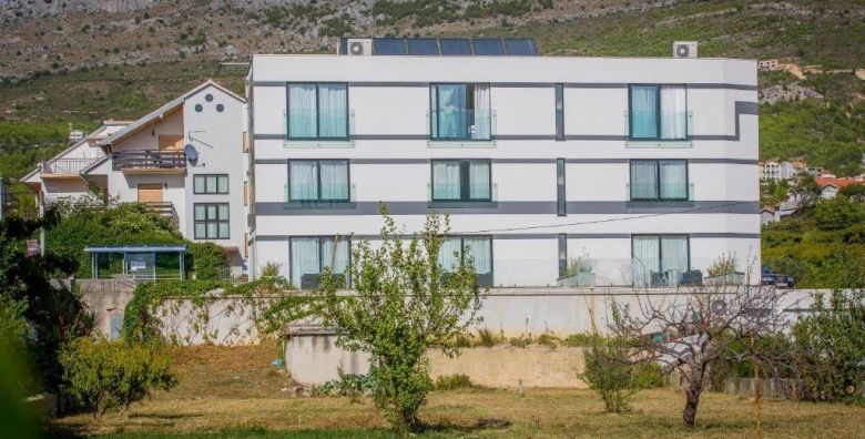 Hotel Jona  Jesen u Dalmaciji udvoje Podstrana Dalmacija Hrvatska  74 €