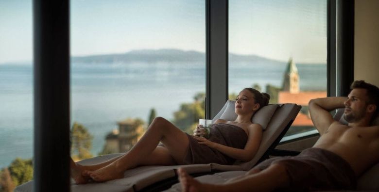 Grand Hotel Adriatic 4  Luksuzno jesensko wellness opustanje uz masazu tijekom tjedna Opatija Hrvatska  319 €
