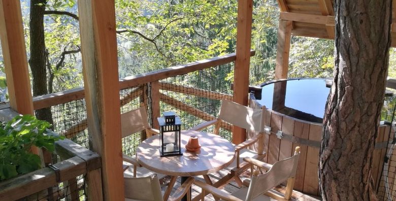 Ribno Alpine Glamping  Jesensko zimska bajka na Bledu tijekom vikenda Bled Slovenija  329 EUR  2x nocenje u Alpine glamping kucici s drvenom kadom s toplom vodom za 2 osobe 2 djece do 12 godina besplatno  Pice dobrodoslice