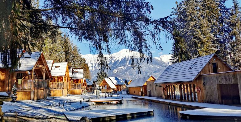 Ribno Luxury Glamping  Jesensko zimska bajka na Bledu tijekom tjedna Bled Slovenija  339 EUR  2x nocenje u luksuznoj glamping kucici s privatnom saunom i drvenom kadom s toplom vodom za 2 osobe 2 djece do 12 godina besplatno  Pice dobrodoslice
