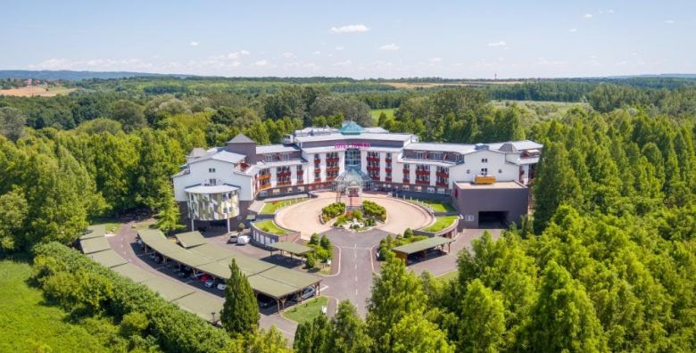 Lotus Therme Hotel  Spa  Luksuzan wellness odmor u Hévízu Hévíz Madjarska  685 EUR  4x nocenje u Standard dvokrevetnoj sobi za 2 osobe Polupansion