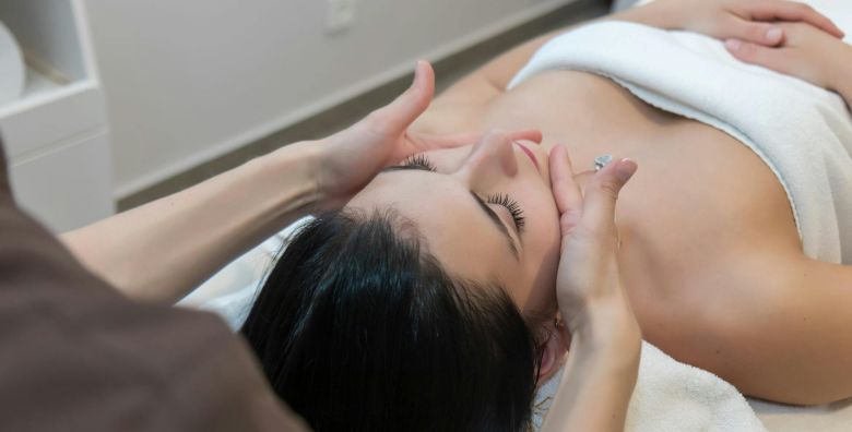 Hotel Malin  Last minute wellness  gourmet opustanje s ukljucenom masazom Malinska otok Krk Hrvatska  339 EUR  2x nocenje u Standard dvokrevetnoj sobi s balkonom za 2 osobe Polupansion uz veceru ukljucena bezalkoholna pica iz sankomata 