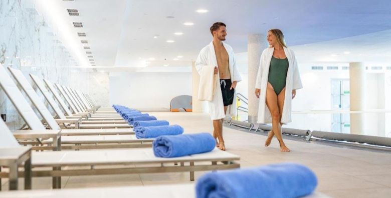 Hilton Rijeka Costabella Beach Resort  Spa  Vikend wellness odmor Rijeka Hrvatska  438 EUR  2x nocenje u dvokrevetnoj King Guestroom sobi s pogledom na more i balkonom za 2 osobe Polupansion bogati buffet drucak i buffet ili a la carte vecera u hotelskom restoranu The Kitchen