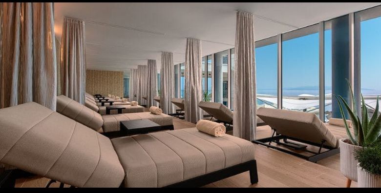 Hilton Rijeka Costabella Beach Resort  Spa  Wellness odmor tijekom tjedna Rijeka Hrvatska  418 EUR  2x nocenje u dvokrevetnoj King Guestroom sobi s pogledom na more i balkonom za 2 osobe Polupansion bogati buffet drucak i buffet ili a la carte vecera u hotelskom restoranu The Kitchen