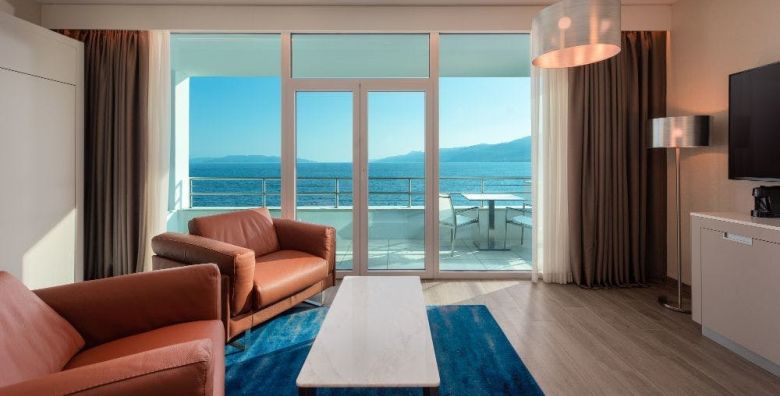 Hilton Rijeka Costabella Beach Resort  Spa  Obiteljski wellness paket tijekom tjedna Rijeka Hrvatska  378 EUR  2x nocenje u King One Bedroom Villa Suite s pogledom na more za 2 osobe 2 djece do 12 godina besplatno  Bogati buffet dorucak u hotelskom restoranu The Kitchen 