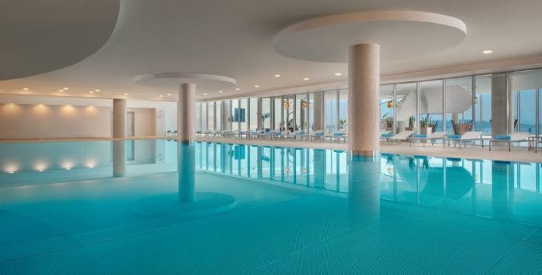 Hilton Rijeka Costabella Beach Resort  Spa  Obiteljski vikend wellness paket Rijeka Hrvatska  398 EUR  2x nocenje u King One Bedroom Villa Suite s pogledom na more za 2 osobe 2 djece do 12 godina besplatno  Bogati buffet dorucak u hotelskom restoranu The Kitchen 